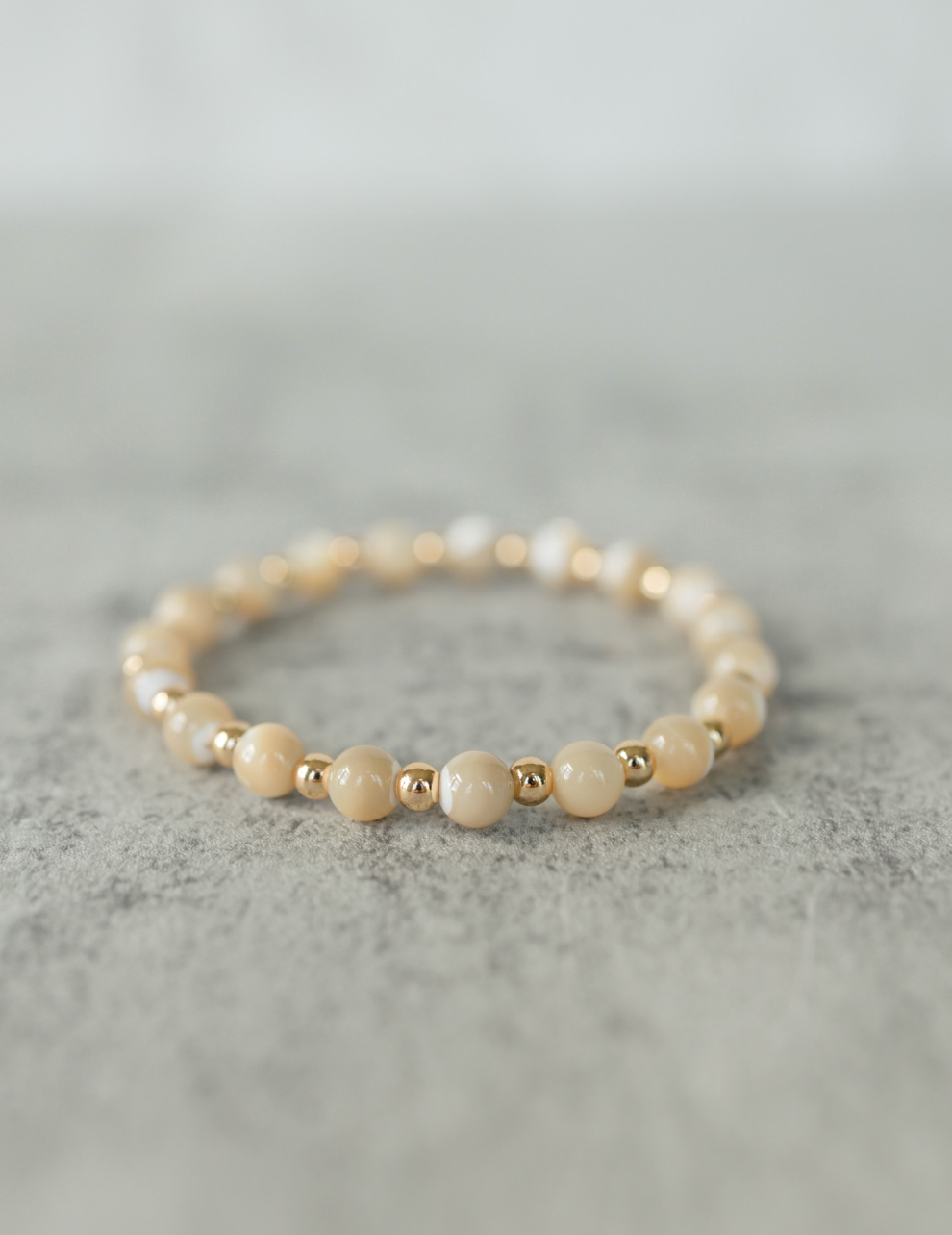 Round Shell Beaded Bracelet